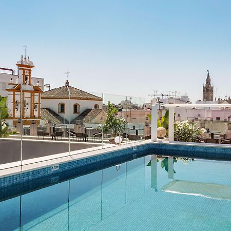 เรดิสัน คอลเลคชั่น โฮเทล มักดาเลนา พลาซา เซบียา Hotel เซบีญา ภายนอก รูปภาพ Rooftop pool at Hotel Casa 1800