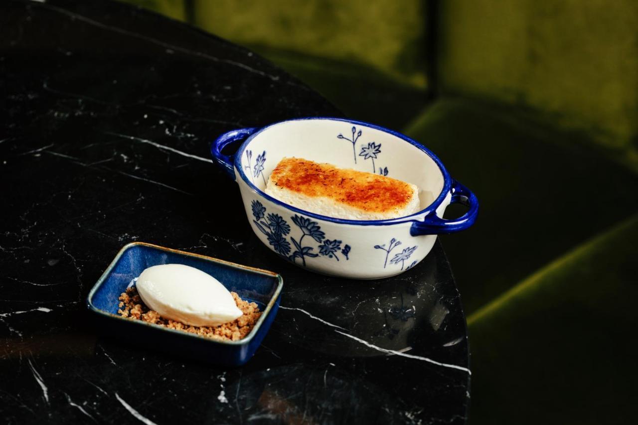 เรดิสัน คอลเลคชั่น โฮเทล มักดาเลนา พลาซา เซบียา Hotel เซบีญา ภายนอก รูปภาพ A bowl of halva