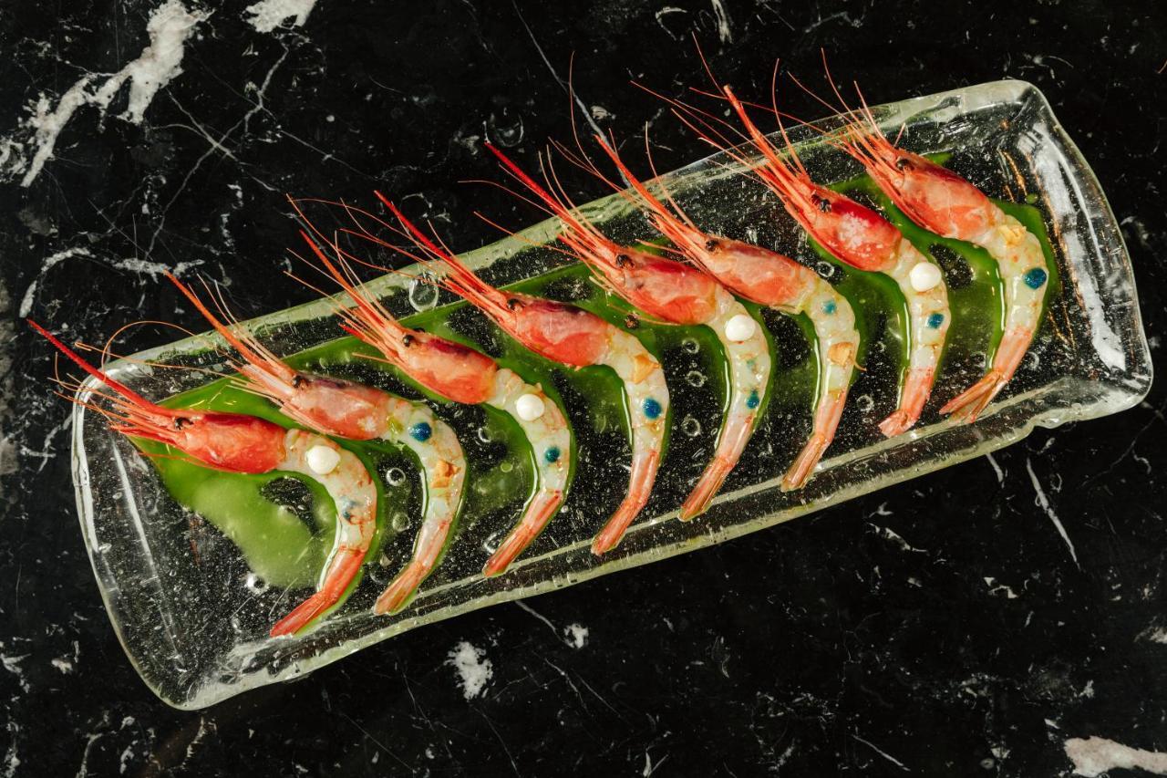 เรดิสัน คอลเลคชั่น โฮเทล มักดาเลนา พลาซา เซบียา Hotel เซบีญา ภายนอก รูปภาพ Shrimp sashimi