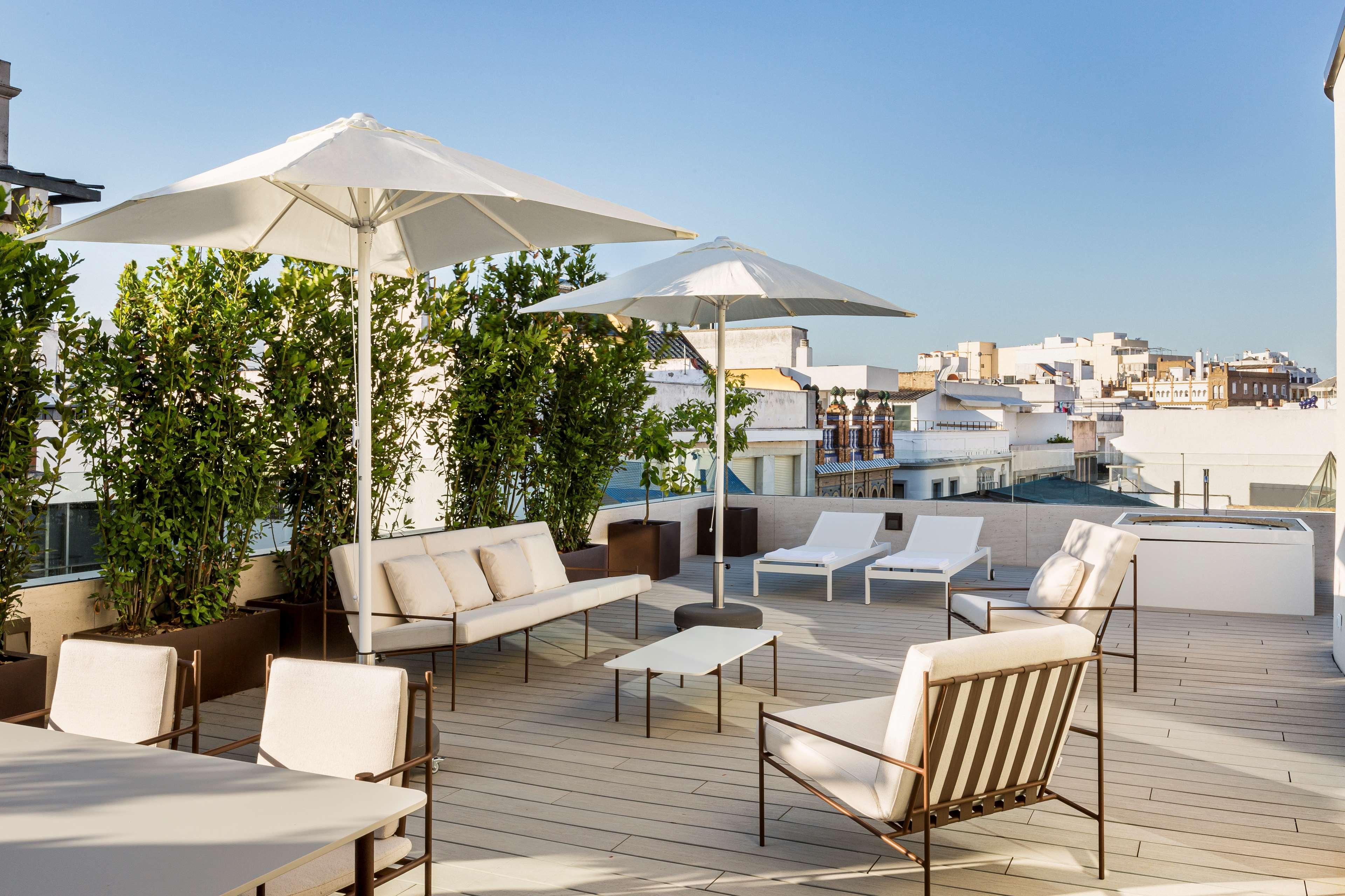 เรดิสัน คอลเลคชั่น โฮเทล มักดาเลนา พลาซา เซบียา Hotel เซบีญา ภายนอก รูปภาพ Rooftop terrace