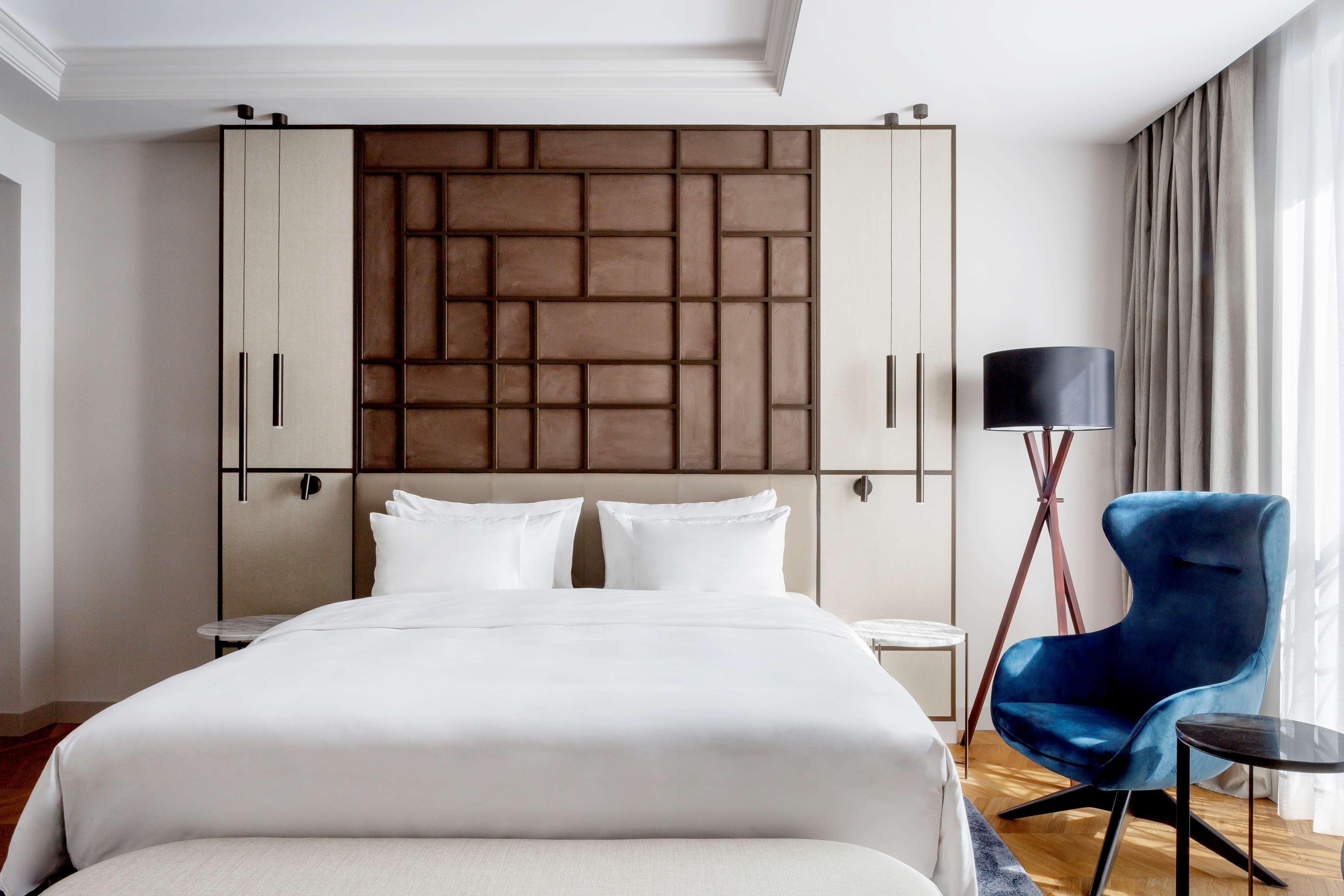 เรดิสัน คอลเลคชั่น โฮเทล มักดาเลนา พลาซา เซบียา Hotel เซบีญา ภายนอก รูปภาพ A bedroom at the hotel