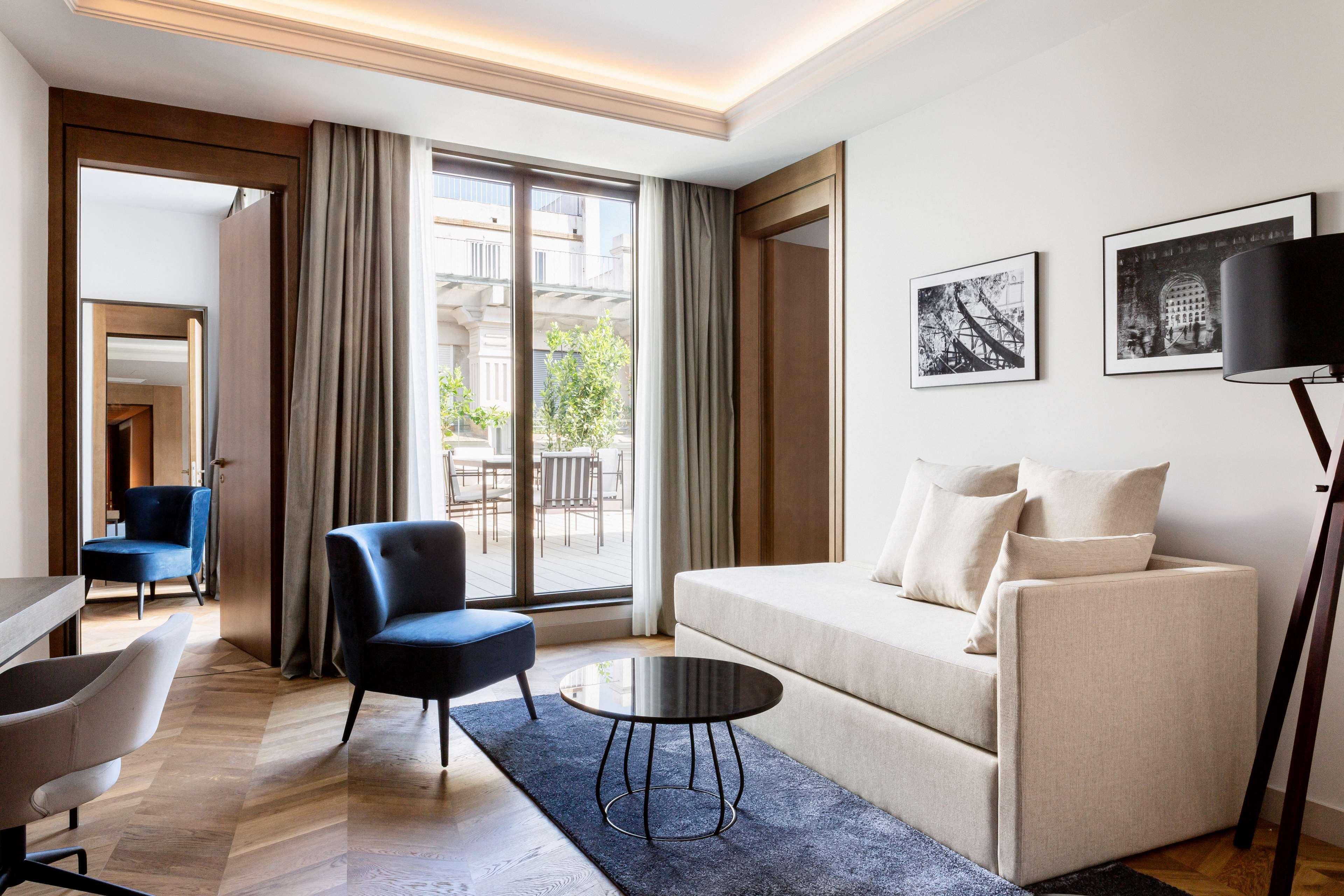 เรดิสัน คอลเลคชั่น โฮเทล มักดาเลนา พลาซา เซบียา Hotel เซบีญา ภายนอก รูปภาพ A suite at the hotel