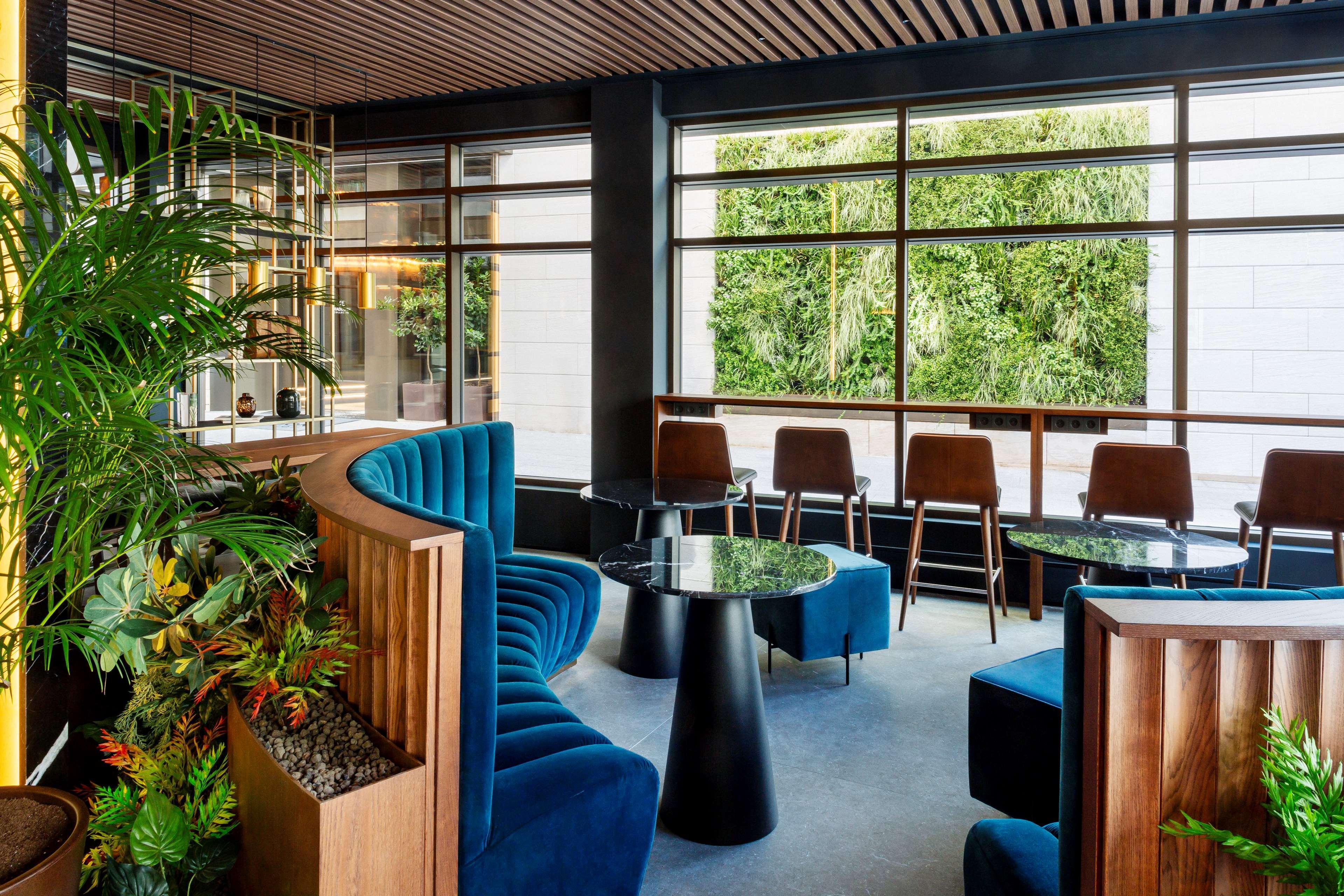 เรดิสัน คอลเลคชั่น โฮเทล มักดาเลนา พลาซา เซบียา Hotel เซบีญา ภายนอก รูปภาพ The interior of the restaurant