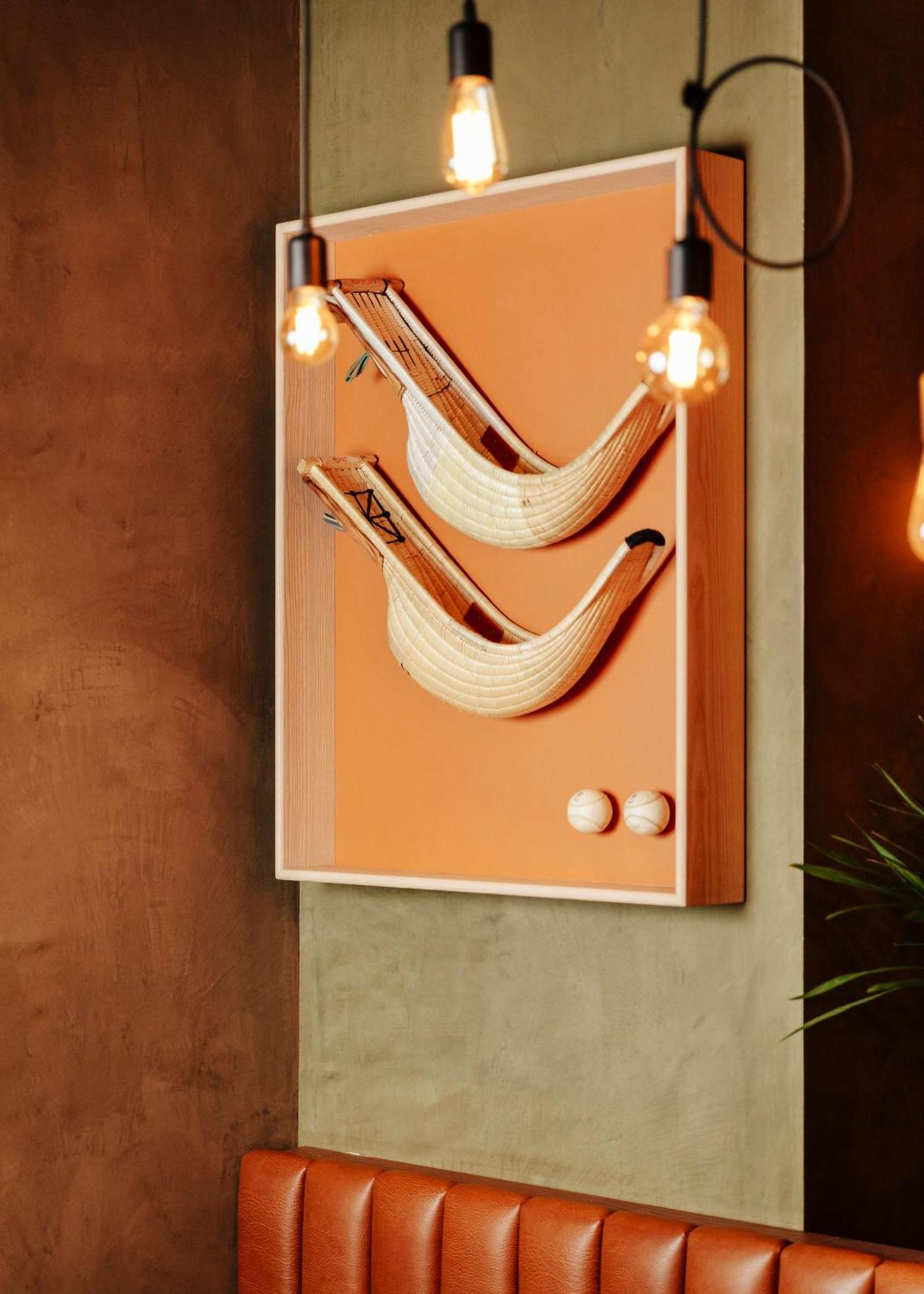 เรดิสัน คอลเลคชั่น โฮเทล มักดาเลนา พลาซา เซบียา Hotel เซบีญา ภายนอก รูปภาพ A wall mounted version of the game