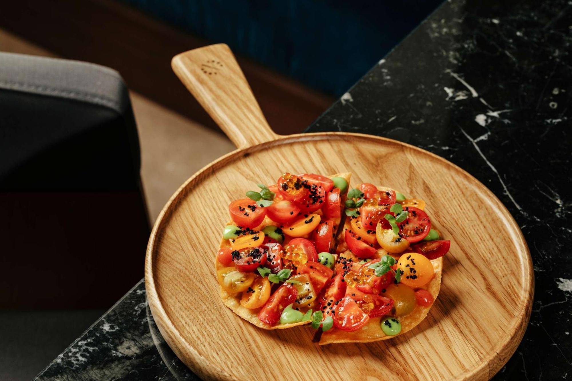 เรดิสัน คอลเลคชั่น โฮเทล มักดาเลนา พลาซา เซบียา Hotel เซบีญา ภายนอก รูปภาพ A pizza at the restaurant